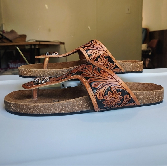 American Darling hand-carved genuine leather flip-flop sandals,women's sz 10. - Picture 10 of 17